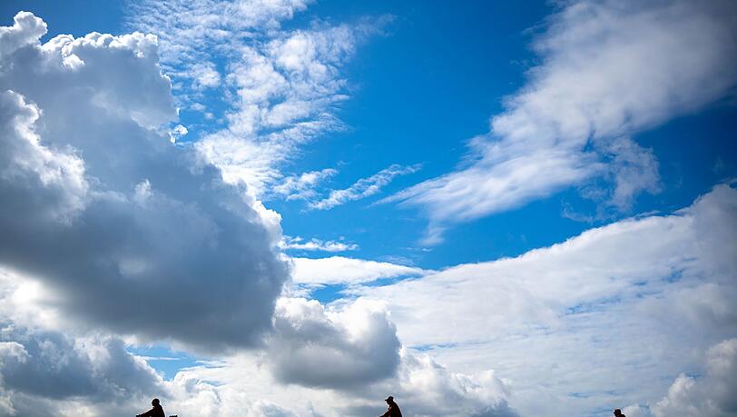 Heiter bis wolkig zeigt sich das Wetter in Deutschland zur neuen Woche. (Symbolbild)