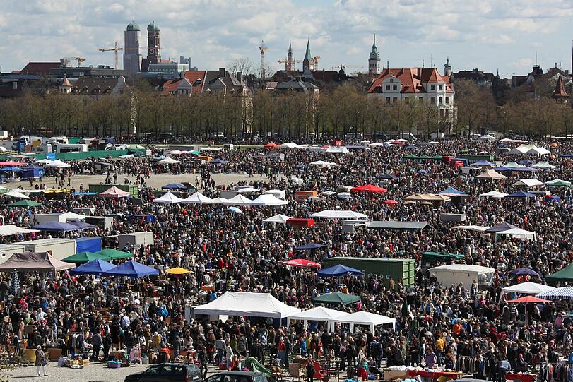 Antikes, Nützliches, Ramsch: Beim größten Flohmarkt Münchens kommen Sammler genauso auf ihre Kosten wie Trödel-Laien. Die besten Bilder von der Theresienwiese.