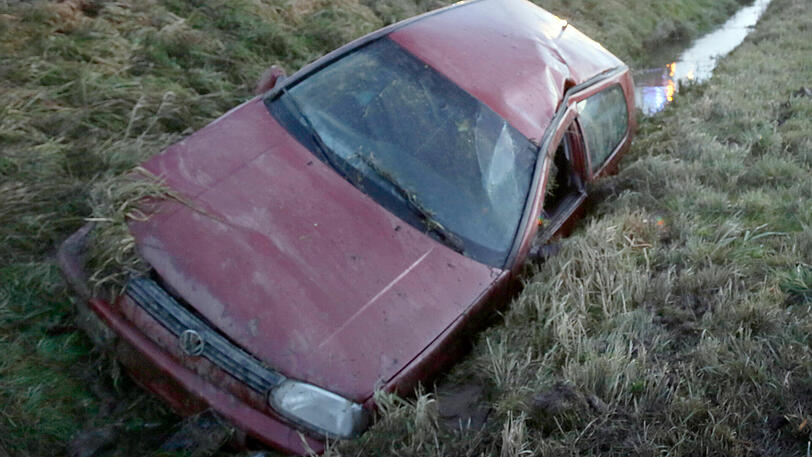 Der Golf der 18-Jährigen wurde bei dem Crash schwer beschädigt.