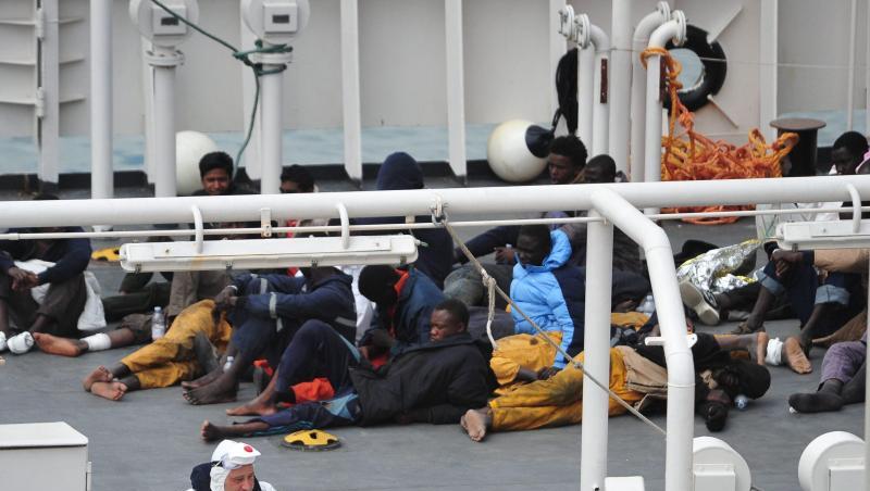 Die "Bruno Gregoretti", ein Schiff der italienischen Küstenwache, bei einem früheren Einsatz im Mittelmeer. Die "Bruno Gregoretti", ein Schiff der italienischen Küstenwache, bei einem früheren Einsatz im Mittelmeer.
