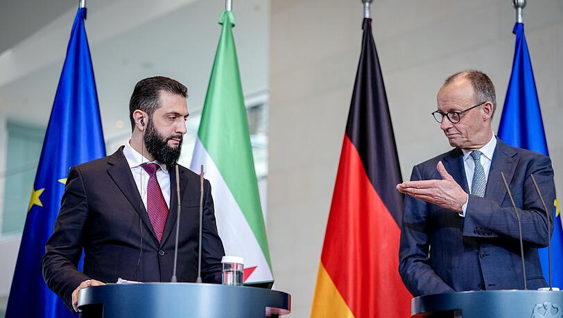 Wer hat die Zielmarke ausgegeben, dass 80 Prozent der Syrer in ihre Heimat zur&uuml;ckkehren sollen? Der Kanzler verweist auf den syrischen &Uuml;bergangspr&auml;sidenten.