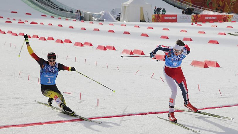 0,3 Sekunden fehlten den deutschen Kombinierern zu Gold. Da half auch der beherzte Einsatz von Fabian Rießle (l.)im Schlusssprint nichts mehr. 0,3 Sekunden fehlten den deutschen Kombinierern zu Gold. Da half auch der beherzte Einsatz von Fabian Rießle (l.)im Schlusssprint nichts mehr.