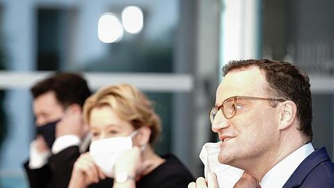 Gesundheitsminister Jens Spahn (r-l, CDU), Familienministerin Franziska Giffey (SPD) und Arbeitsminister Hubertus Heil (SPD) in Berlin.