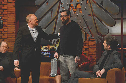 Rapper Sido holte bei "Absolute Mehrheit" den Jackpot. Stefan Raab gratuliert.