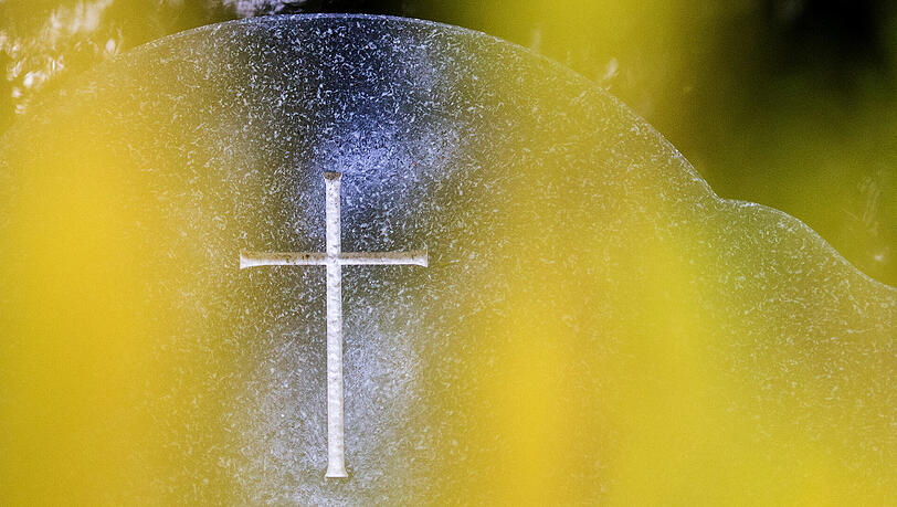 An Allerheiligen versammelten sich viele Katholiken auf den Friedhöfen und gedachen der Toten. An Allerheiligen versammelten sich viele Katholiken auf den Friedhöfen und gedachen der Toten.
