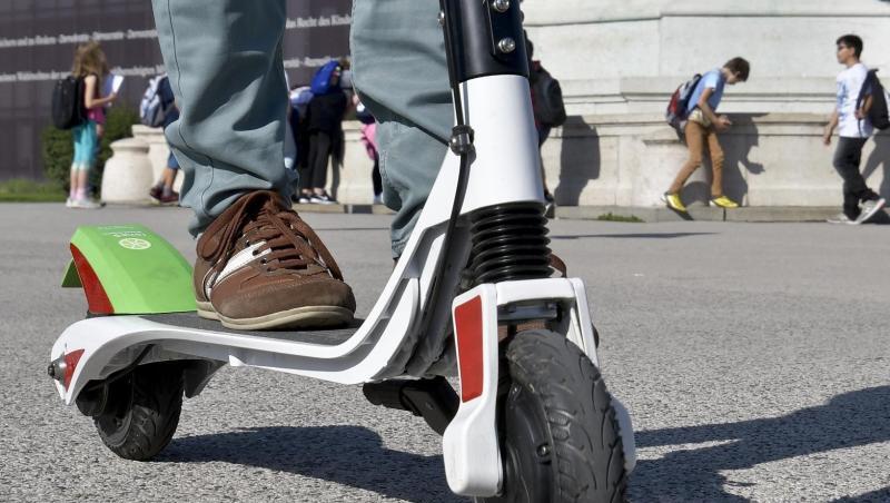 "Echte Alternative zum Auto" - Verkehrsminister Scheuer ist von den neuen Elektro-Tretrollern begeistert. "Echte Alternative zum Auto" - Verkehrsminister Scheuer ist von den neuen Elektro-Tretrollern begeistert.