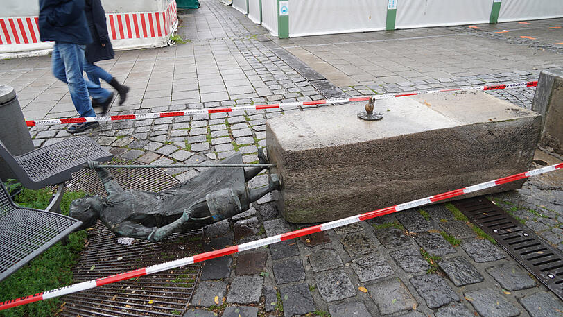 Bilder vom Viktualienmarkt: Feuerwehr und Mitarbeiter des Kommunalen Außendienstes waren vor Ort.