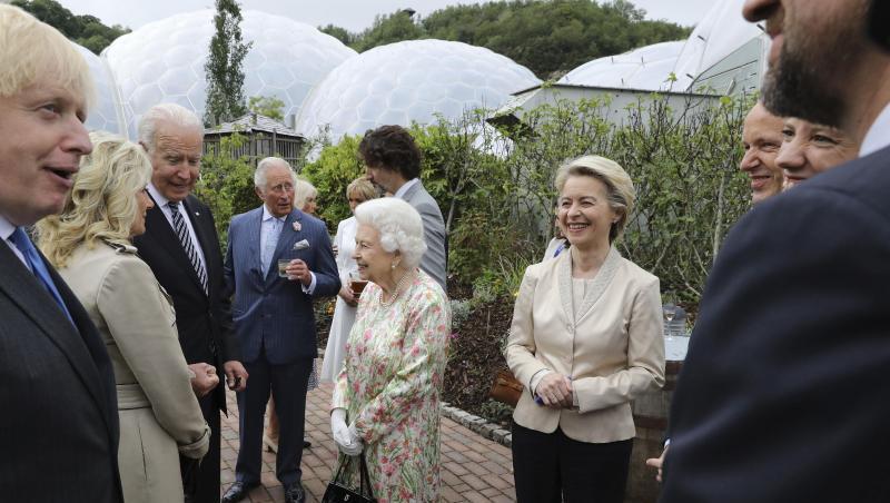 Royaler Empfang: Die G7- und EU-Vertreter treffen sich mit Queen Elizabeth II. und ihrem Sohn und Thronfolger Prinz Charles.