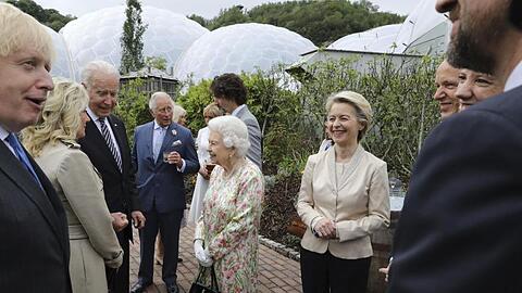Royaler Empfang: Die G7- und EU-Vertreter treffen sich mit Queen Elizabeth II. und ihrem Sohn und Thronfolger Prinz Charles.