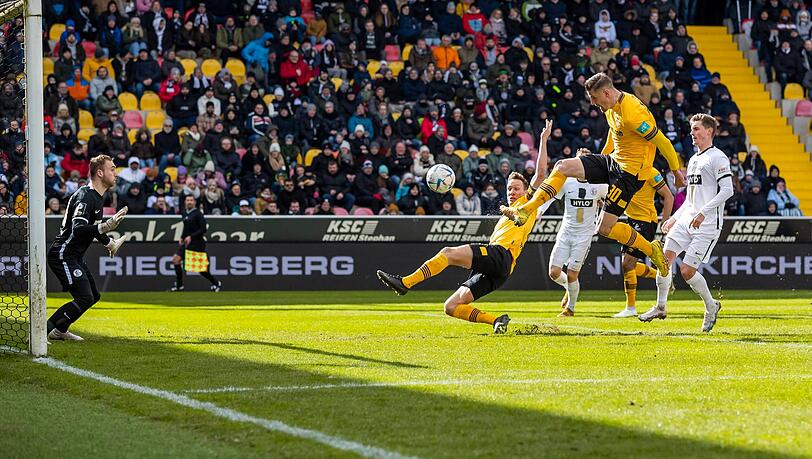 Dynamo Dresden hat Tabellenführer SV Elversberg am Sonntag einen Punkt abgerungen.