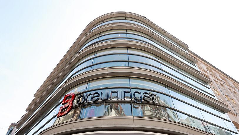 Wie lange der Name Breuninger an dem Kaufhaus in der Sendlinger Straße wohl noch bleibt? Wie lange der Name Breuninger an dem Kaufhaus in der Sendlinger Straße wohl noch bleibt?