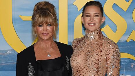 Kate Hudson (r.) sendet Geburtstagswünsche an ihre Mutter.