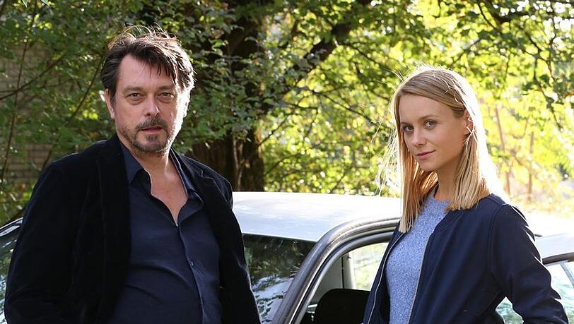 "Landkrimi: Steirerrausch": LKA-Kommissar Sascha Bergmann (Hary Prinz) mit seiner Kollegin Anni Sulmtaler (Anna Unterberger).
