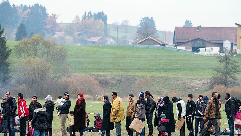 Österreich begrüßt Deutschlands leichte Wende im Flüchtlingskurs. Österreich begrüßt Deutschlands leichte Wende im Flüchtlingskurs.