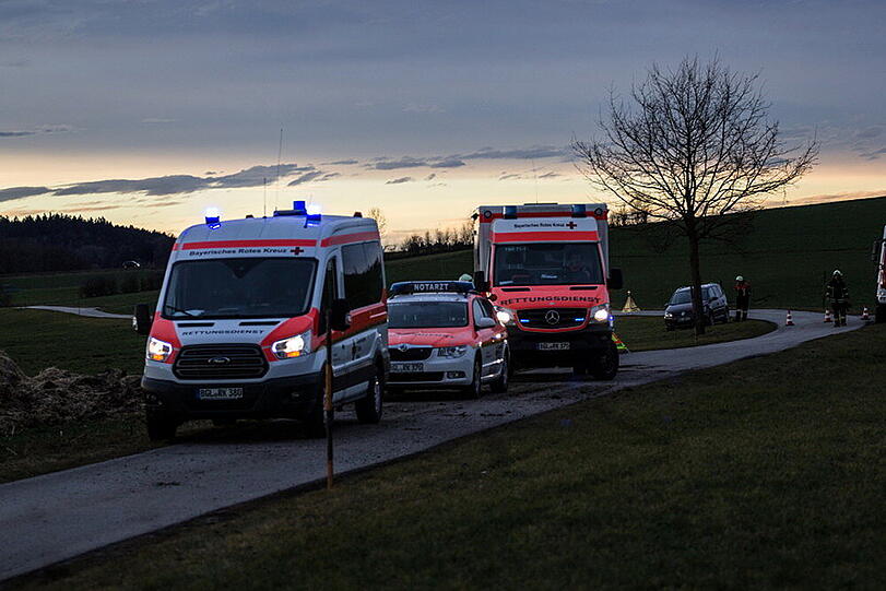 Bei Sillersdorf hat sich ein betrunkener Mann mit seinem Audi überschlagen. Die Bilder von der Unfallstelle.