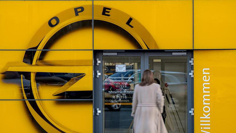 Opel hat rund 38.200 Mitarbeiter in Europa, davon mehr als die Hälfte in Deutschland. Opel hat rund 38.200 Mitarbeiter in Europa, davon mehr als die Hälfte in Deutschland.