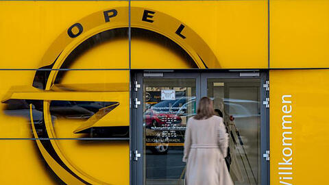Opel hat rund 38.200 Mitarbeiter in Europa, davon mehr als die Hälfte in Deutschland.