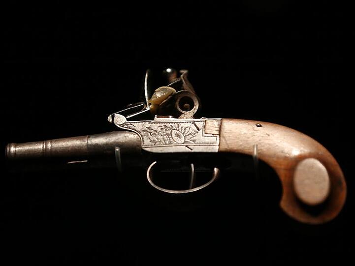 Die Pistole, mit der sich ein Freund Goethes erschoss, der später als Vorlage für den Roman "Die Leiden des jungen Werthers" diente.