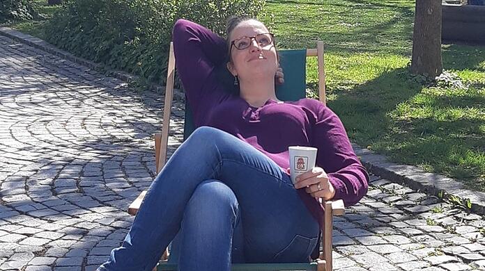 Probesitzen am Pfanzeltplatz: SPD-Stadträtin Lena Odell.