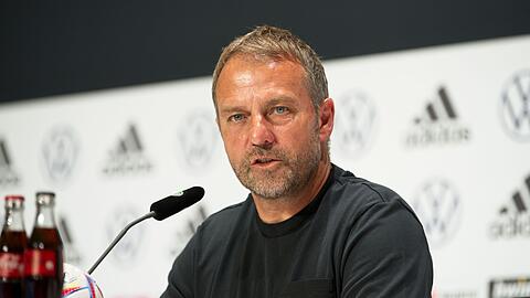 Bundestrainer Hansi Flick spricht.