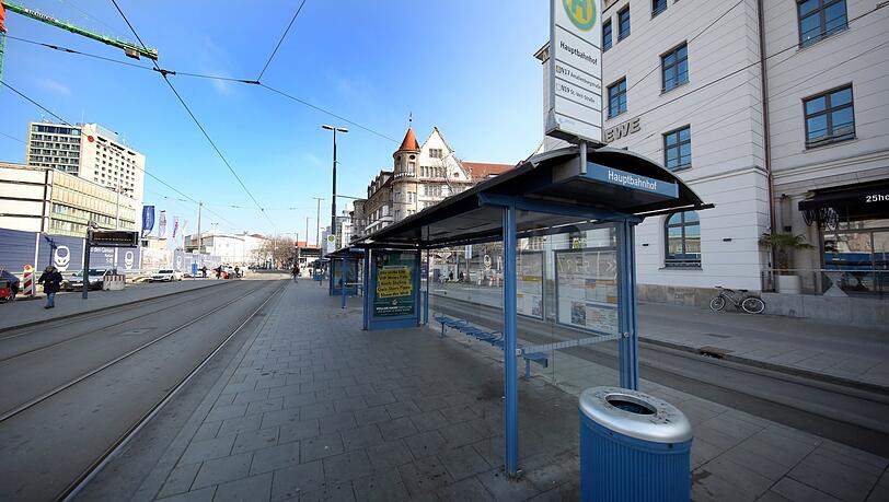 Vor dem Hauptbahnhof kommen normalerweise im Minutentakt Trambahnen an. Nicht so am Donnerstag.
