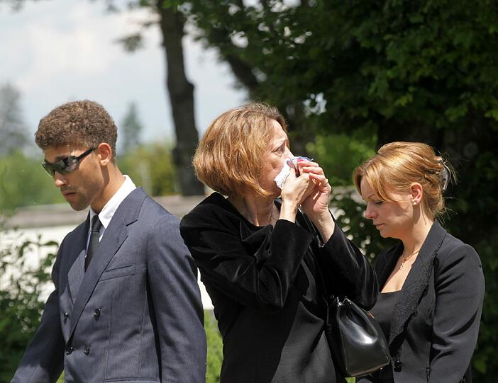 Ernest Butler mit der Mutter von Naima und Janine, der Partnerin von Thomas Roiderer.