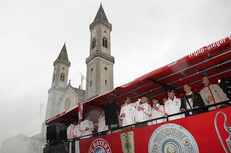 "Mia san Triple". Die Bilder von der Bayern-Siegesfeier am Sonntag.