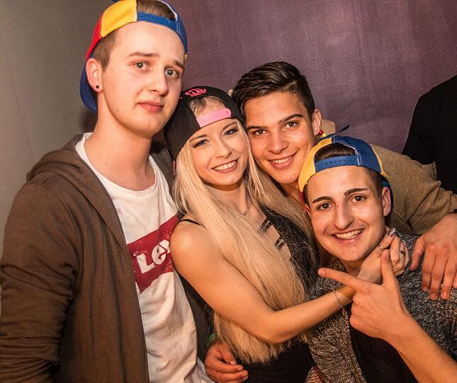 Malle-Partykönigin Mia Julia heizte den Feierwütigen im Kulturhaus in Taufkirchen so richtig ein.