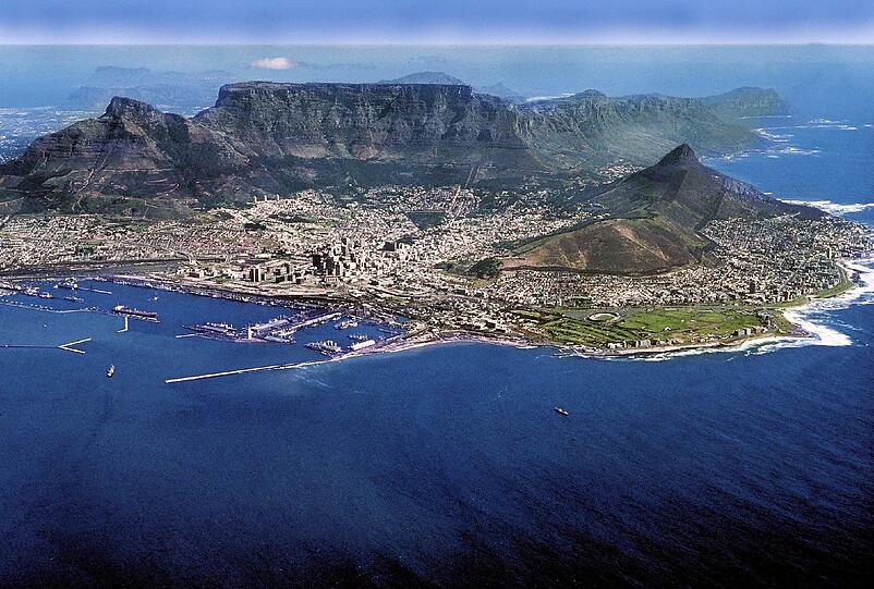 Nicht nur Kapstadt bleibt für Besucher faszinierend. Künstler haben hinter die Kulissen von Südafrika geblickt.