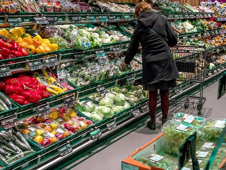 Vor dem Spitzentreffen von Regierungsvertretern, Einzelhandel und Ernährungsindustrie werden erneut Warnungen vor zu niedrigen Lebensmittelpreisen laut.