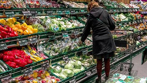 Vor dem Spitzentreffen von Regierungsvertretern, Einzelhandel und Ernährungsindustrie werden erneut Warnungen vor zu niedrigen Lebensmittelpreisen laut.
