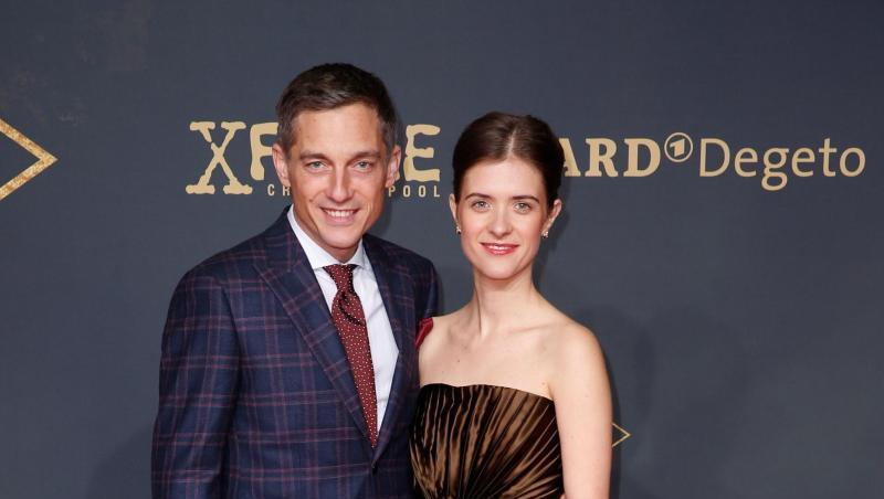 Die Hauptdarsteller: Volker Bruch und Liv Lisa Fries bei der Premiere der neuen Staffel von "Babylon Berlin" im Zoo-Palast. Die Hauptdarsteller: Volker Bruch und Liv Lisa Fries bei der Premiere der neuen Staffel von "Babylon Berlin" im Zoo-Palast.