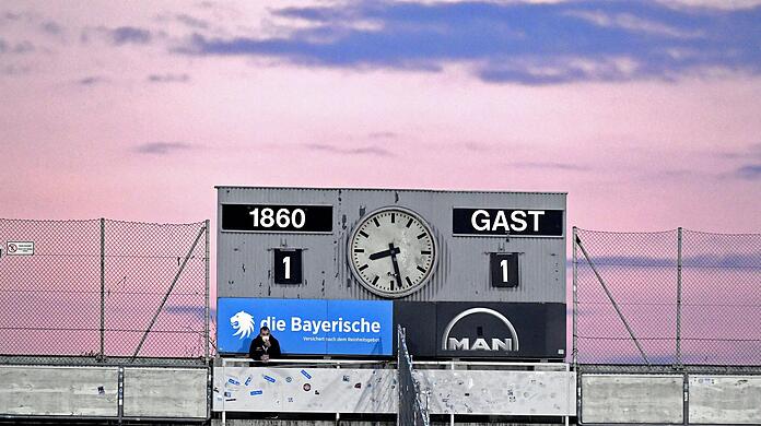 Wollen die Fans erhalten haben: die alte Anzeigentafel im Grünwalder Stadion.