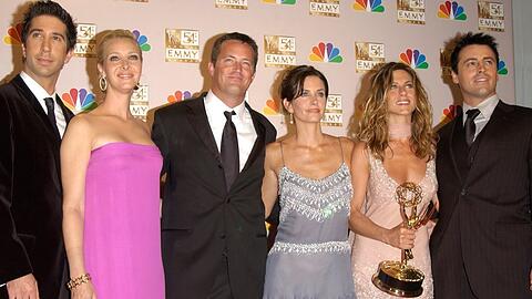 Seine ehemaligen "Friends"-Co-Stars David Schwimmer, Lisa Kudrow, Courteney Cox, Jennifer Aniston und Matt LeBlanc (v.l.) nahmen am Freitag von Matthew Perry (2.v.l.) Abschied.