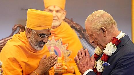 König Charles bei seinem Besuch im Neasden-Tempel.