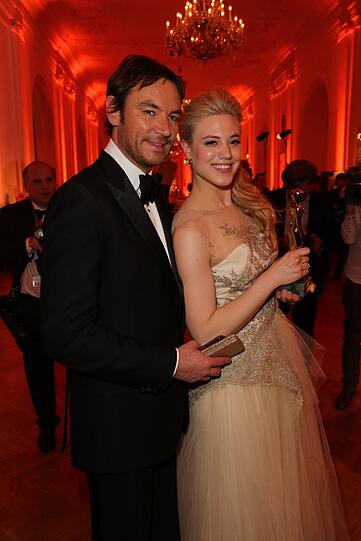 Mit Preis und Freund: Larissa Marolt und Whitney Sudler-Smith.
