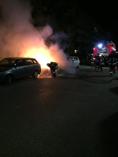 Beim Einparken fing der Motorraum des Fiat plötzlich an zu brennen.