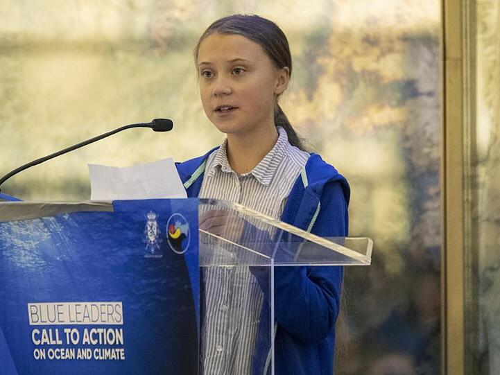 Greta Thunberg spricht in New York: Die 16-Jährige wird in diesem Jahr neben drei weiteren Preisträgern mit dem Alternativen Nobelpreis ausgezeichnet.