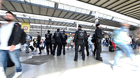 In und um den Hauptbahnhof bleibt das städtische Alkoholverbot vier weitere Jahre bestehen. Die Polizei wollte es auf weitere Gebiete ausweiten.