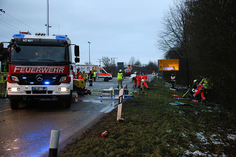 Schwerer Verkehrsunfall bei Altötting: eine Persone wurde getötet, vier weitere schwer Verletzt!