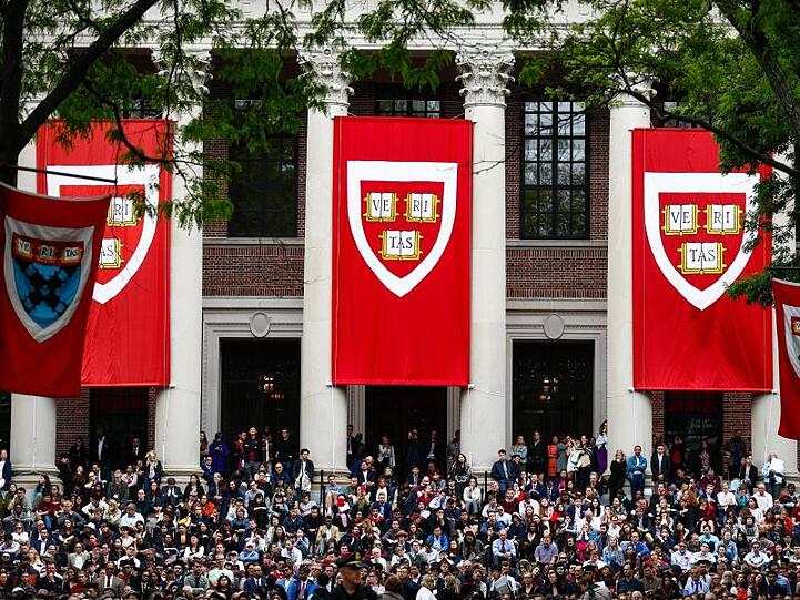 US-Eliteuniversität Harvard in Cambridge, Massachusetts. Viele deutsche Studenten in den USA sorgen sich nach der Ankündigung der US-Einwanderungsbehörde ICE um ihre Zukunft.