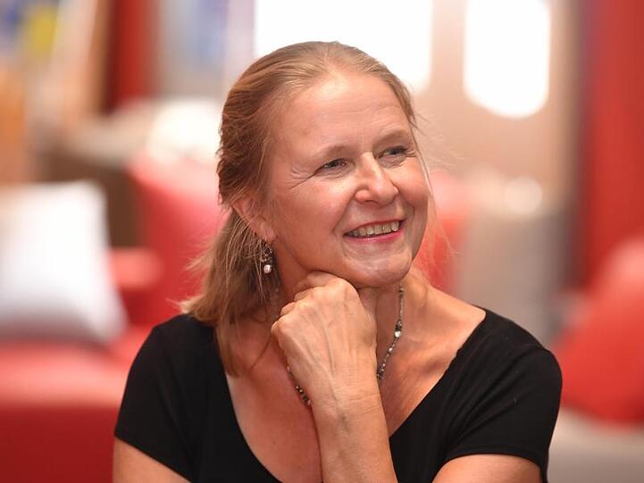 Cornelia Funke geht einen ungewöhnlichen Weg.