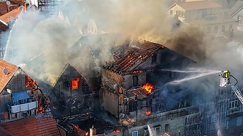 Das Feuer breitete sich sehr schnell aus.