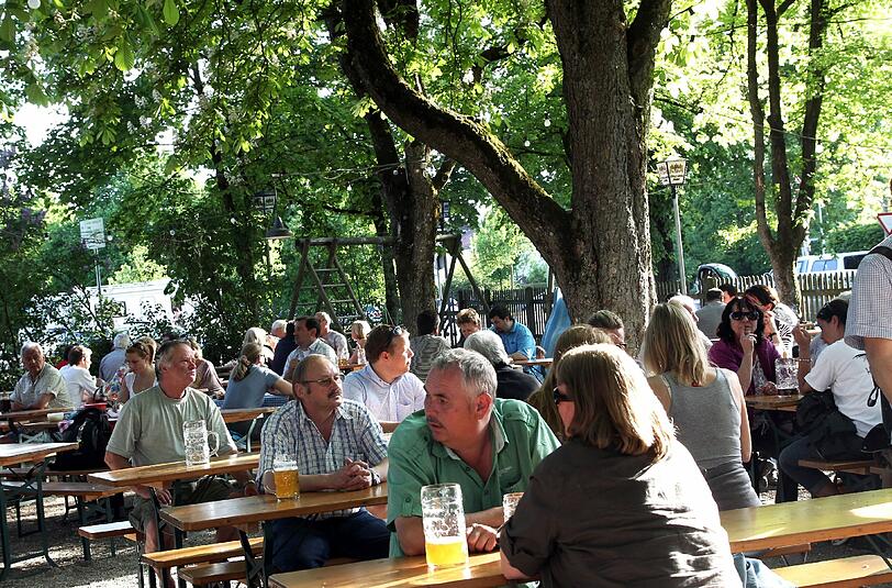 Unter schönen Kastanien den Tag ausklingen lassen &ndash; im Prinzregent-Garten kein Problem.