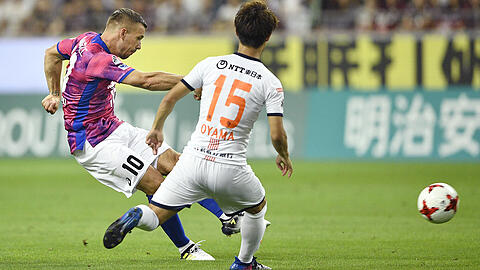 Premieren-Auftritt in Japan: Lukas Podolski am Samstag  im Spiel von Vissel Kobe gegen Omiya Ardija.