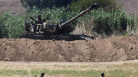 Ein Artilleriekorps der israelischen Armee feuert in der N&auml;he der s&uuml;disraelischen Stadt Sderot in Richtung Gaza.