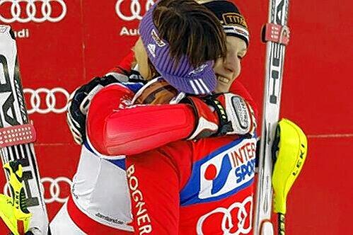 Geschwisterliebe: Weltmeisterin Maria Riesch (r.), Zweite beim Slalom in Are, mit Susanne, die Dritte wurde.