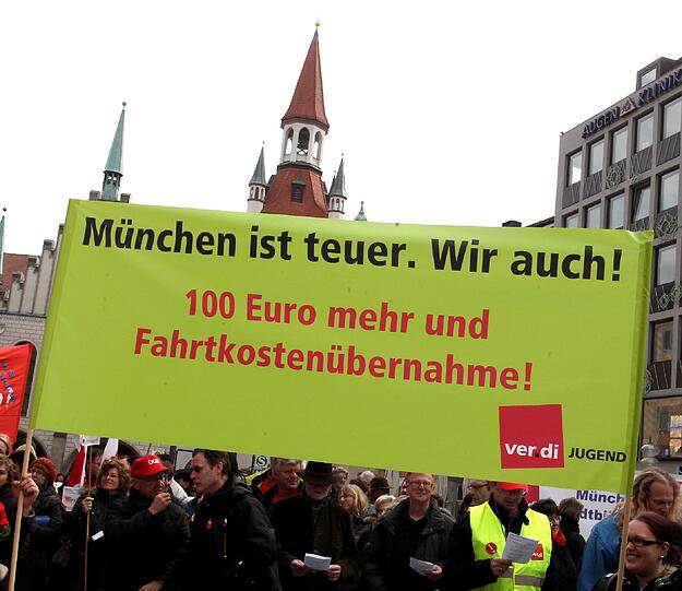 6,5 Prozent mehr Lohn: Die Bilder von der Demo auf dem Marienplatz