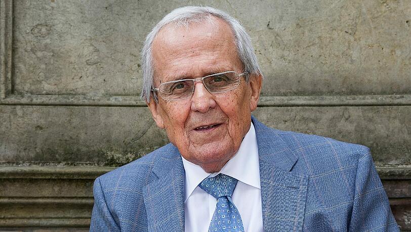 Tragischer Krebs-Tod: Dieter Hildebrandt ist am 20. November 2013 im Alter von 86 Jahren gestorben. Tragischer Krebs-Tod: Dieter Hildebrandt ist am 20. November 2013 im Alter von 86 Jahren gestorben.