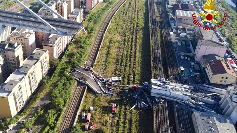Mindestens 35 Menschen kamen bei dem Einsturz der Brücke in Genua ums Leben.